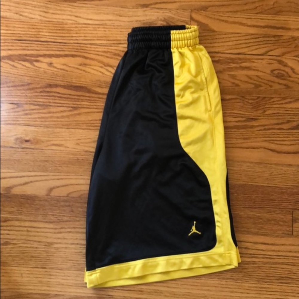Limited edition Jordan Shorts - Sz L - Picture 3 of 9